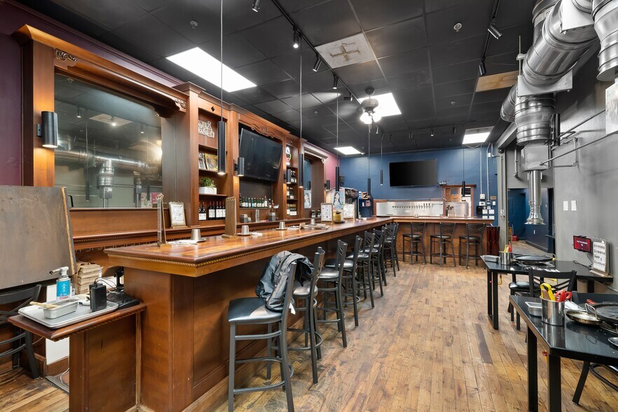 More Photos Of 1127 Broad St, San Luis Obispo Storefront For Sale