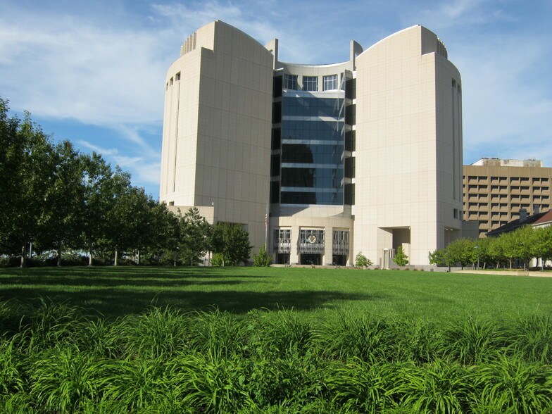 More Photos Of 922 Oak St, Kansas City Office For Sale