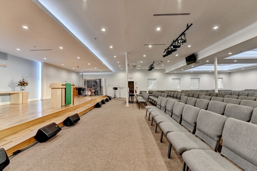 More Photos Of 3274 Medlock Bridge Rd, Peachtree Corners Flex For Sale