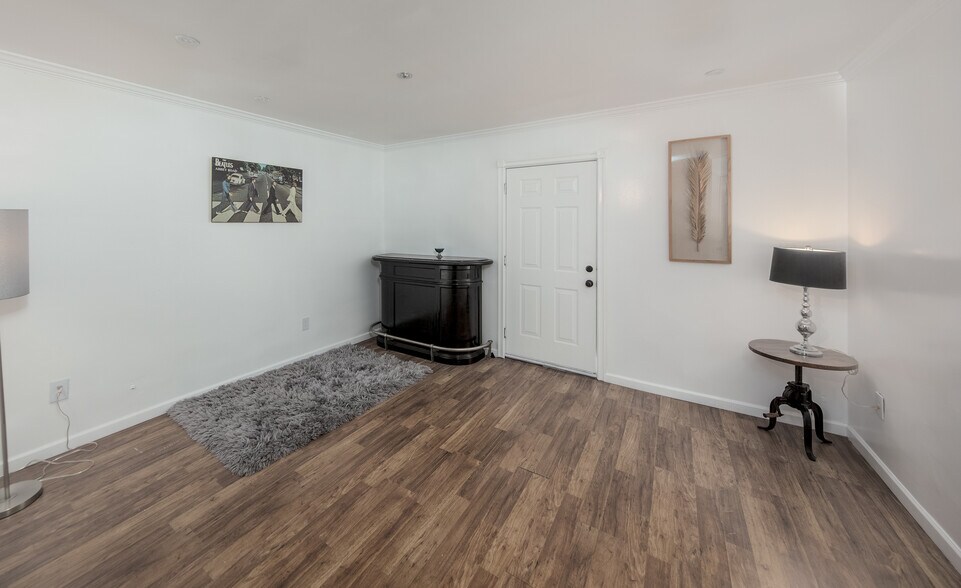 More Photos Of 412-414 E 12th St, Oakland Storefront Retail Residential For Sale