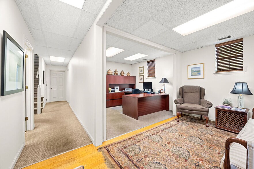 More Photos Of 300 Forest Ave, Chattanooga Office For Sale