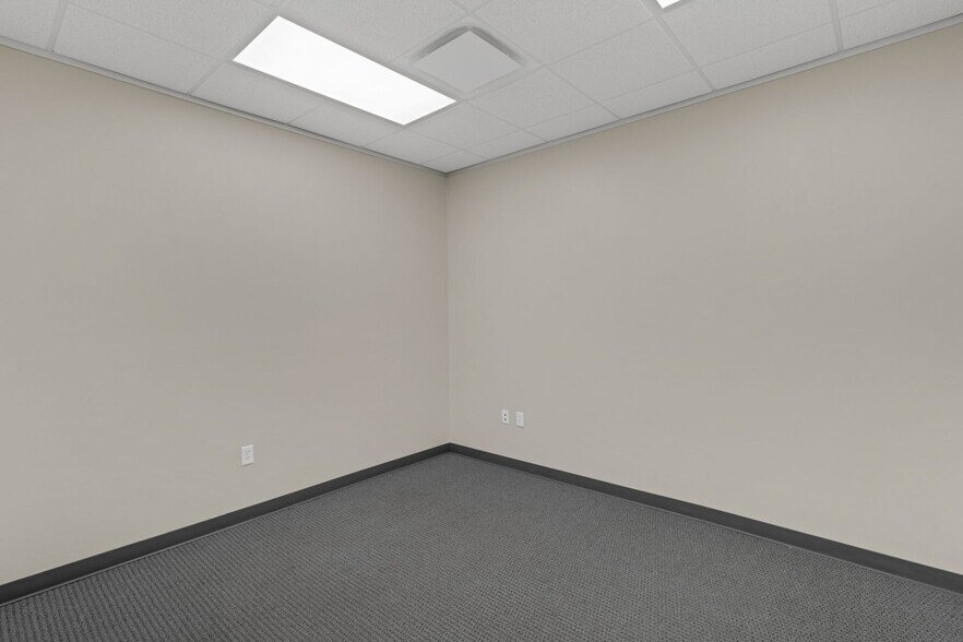 More Photos Of 8110 Parkside Ave, Baytown Warehouse For Sale