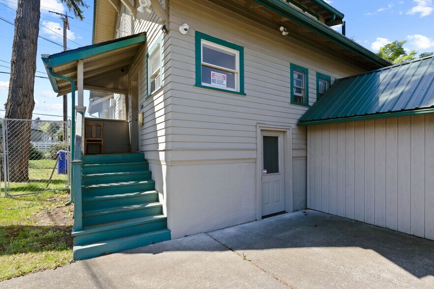 More Photos Of 16521 SE Powell St, Portland Loft Creative Space For Sale
