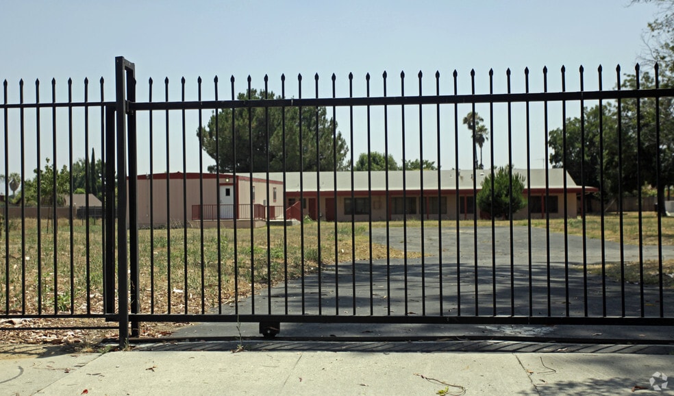 More Photos Of 625 N Eucalyptus Ave, Rialto Religious Facility For Lease