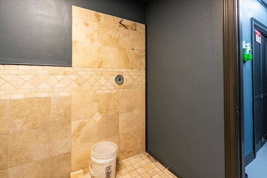 More Photos Of 12969 W Hardy Rd, Houston Warehouse For Sale