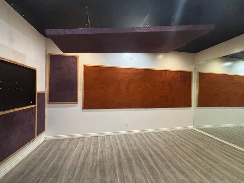 More Photos Of 10843 Burbank Blvd, North Hollywood Office For Sale