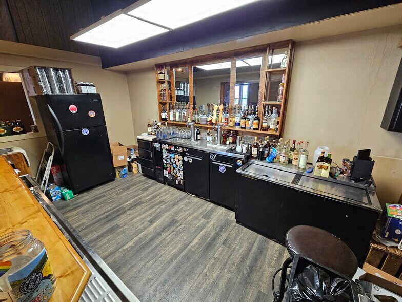 More Photos Of 124 Main St, Vincennes Office For Sale