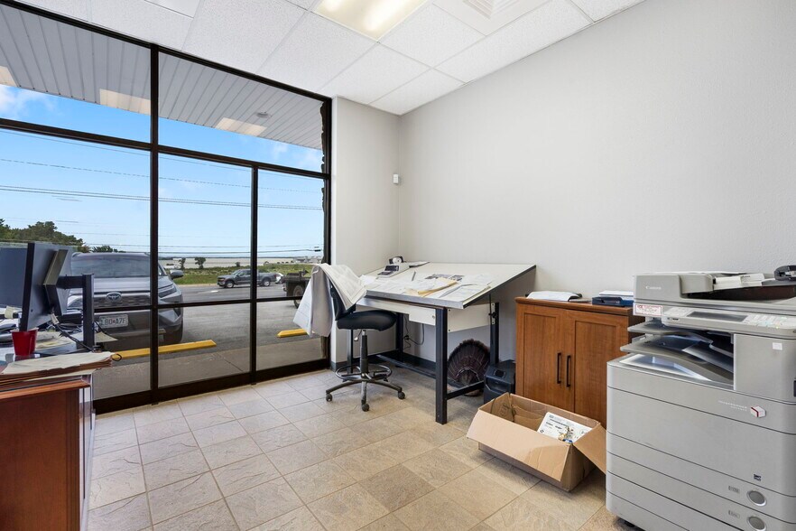 More Photos Of 2752 E Kearney St, Springfield Freestanding For Sale