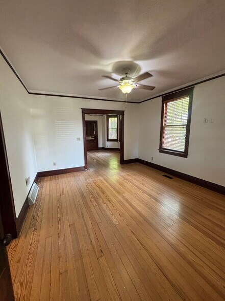 More Photos Of 27 S Whittaker St, New Buffalo Storefront Retail Residential For Lease