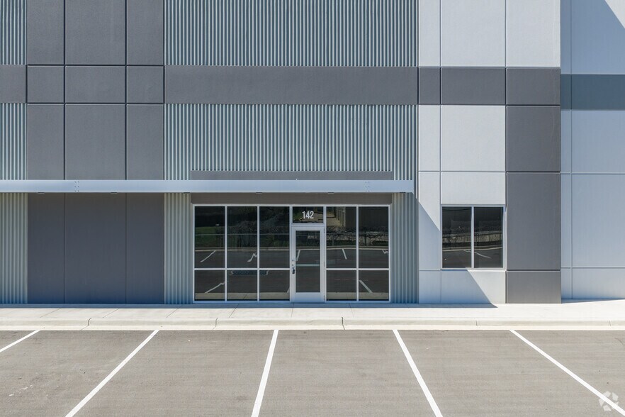 More Photos Of 500 Wonder World Dr, San Marcos Distribution For Lease