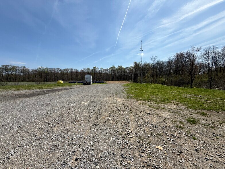 More Photos Of 4881 Pittsburgh Rd, Harrisville Light Distribution For Sale