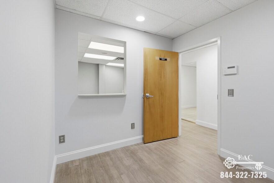 More Photos Of 606-612 West Ave, Norwalk Office For Lease
