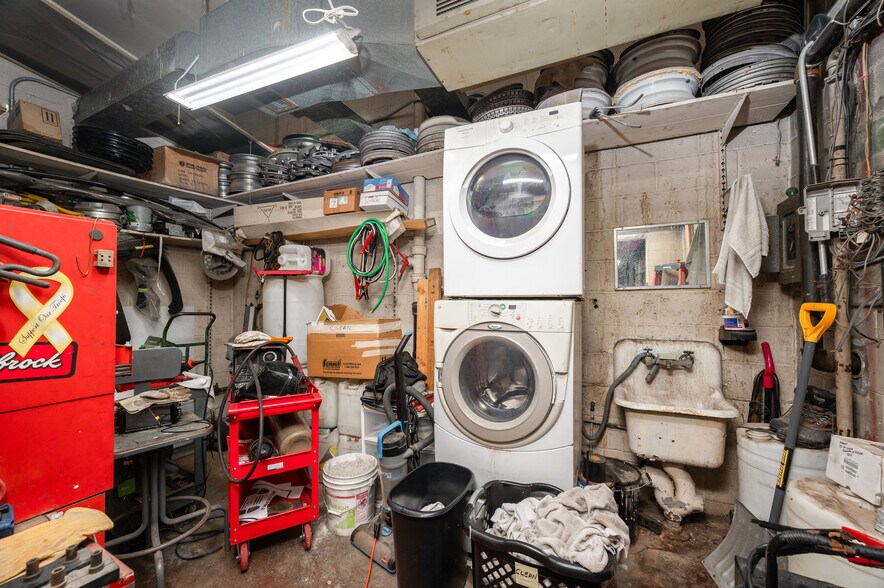 More Photos Of 186 Perry Hwy, Pittsburgh Auto Dealership For Sale