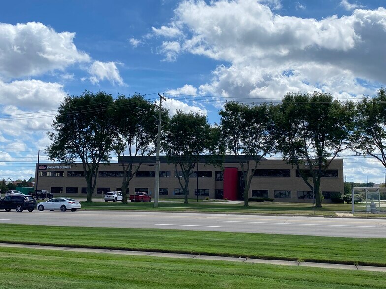 Primary Photo Of 1849 W Maple Rd, Troy Office For Lease