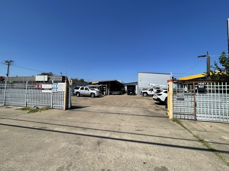 More Photos Of 7636 Clarewood Dr, Houston Industrial For Sale