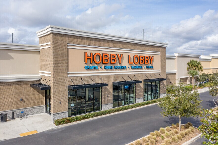 Primary Photo Of 1440 N Alafaya Trl, Orlando Freestanding For Lease