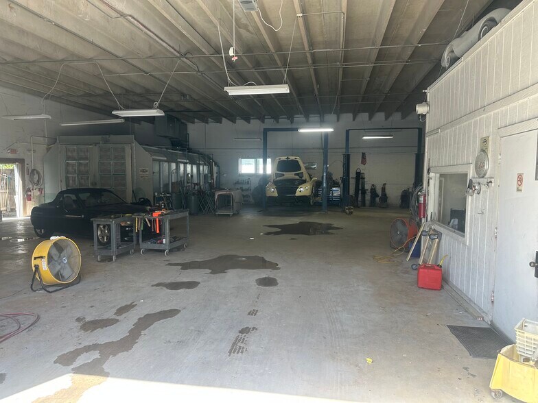 More Photos Of 170 NW 16th St, Boca Raton Warehouse For Sale