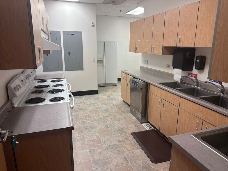 More Photos Of 8406 SW Main St, Wilsonville Freestanding For Lease