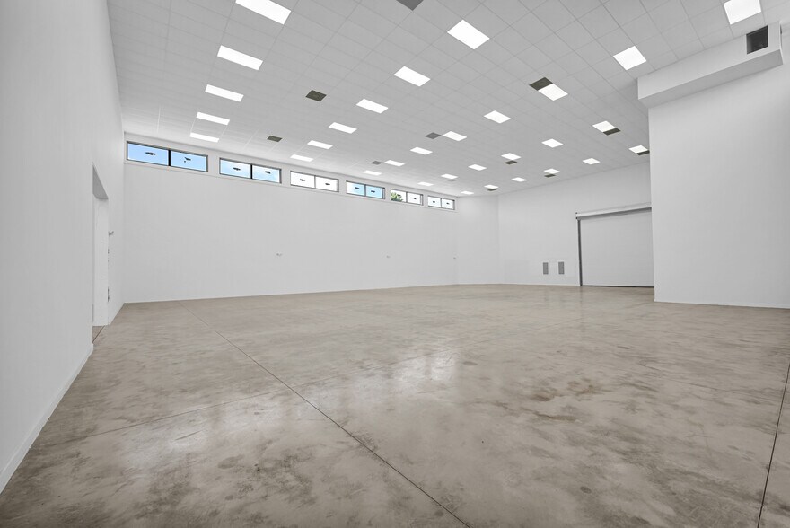 More Photos Of 221 NE 67th St, Miami Warehouse For Sale