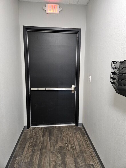 More Photos Of 2761 N Hwy 77, Waxahachie Storefront Retail Office For Lease