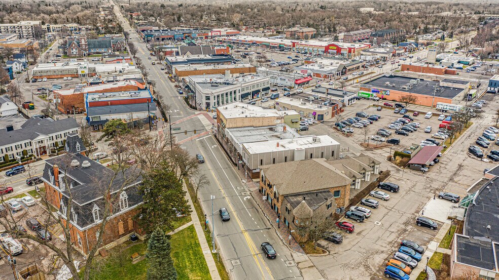 More Photos Of 33431 Grand River Ave, Farmington General Retail For Sale