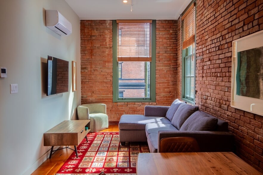 More Photos Of 211 Columbia St, Vancouver Hotel For Sale
