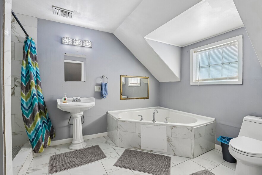More Photos Of 421 Howard St, San Antonio Hospitality For Sale