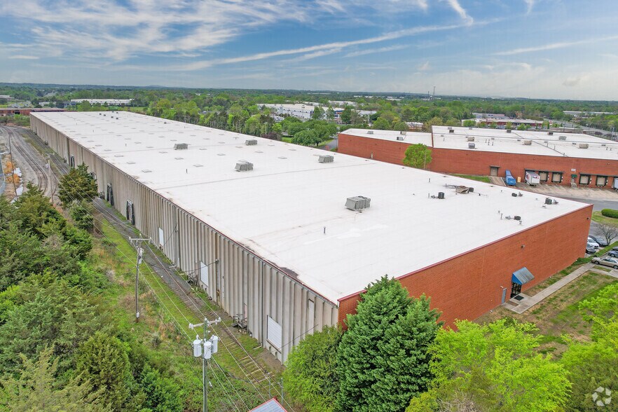 More Photos Of 2101 Westinghouse Blvd, Charlotte Warehouse For Lease