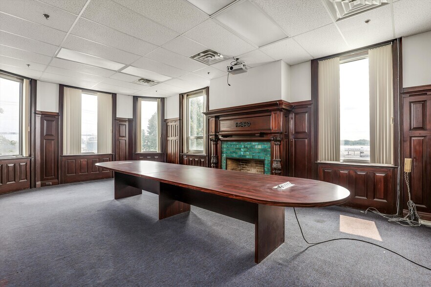More Photos Of 174 S Clark St, Detroit Light Distribution For Lease