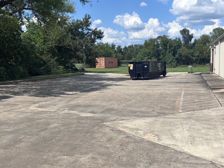 More Photos Of 10450 Cossey Rd, Houston Industrial For Sale