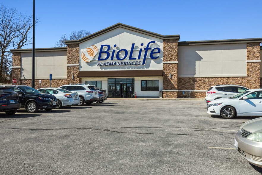 More Photos Of 7521-7531 Watson Rd, Saint Louis Department Store For Sale