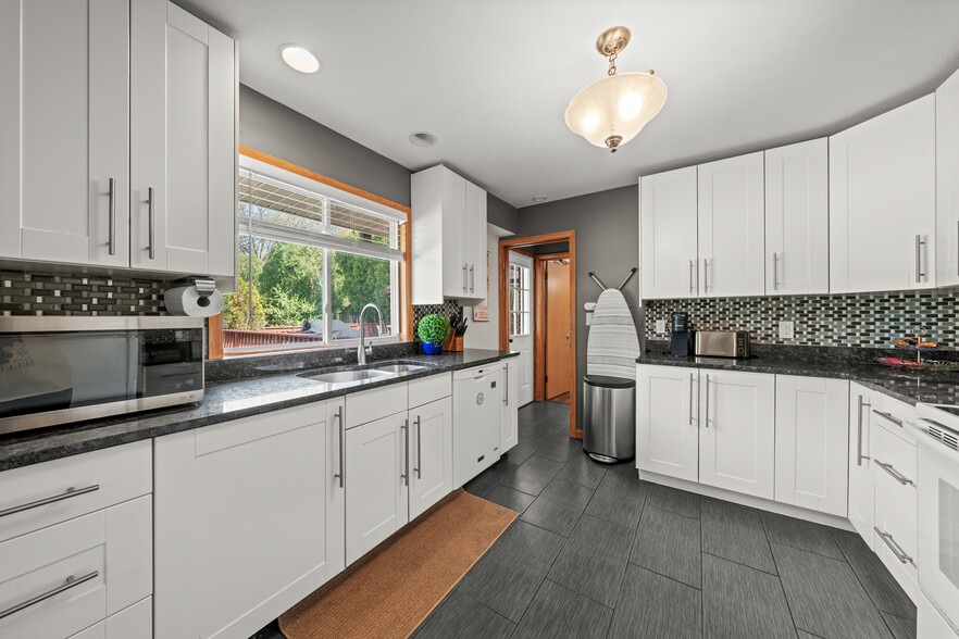 More Photos Of 327 S Miller Rd, Fairlawn Assisted Living For Sale