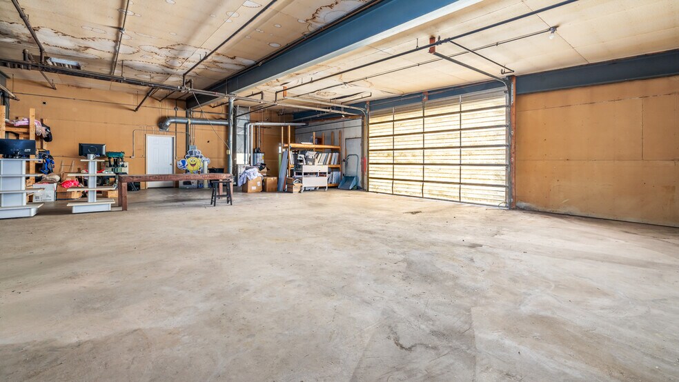 More Photos Of 106 E Smith St, Iron Mountain Distribution For Sale