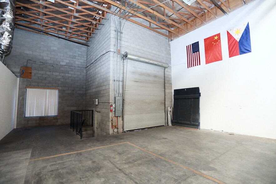 More Photos Of 4301 S Valley View Blvd, Las Vegas Warehouse For Lease