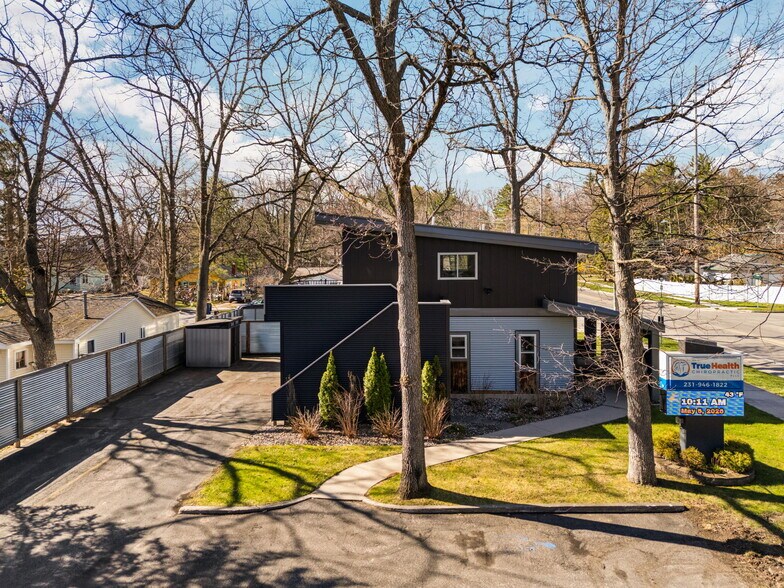 More Photos Of 1323 Cass St, Traverse City Flex For Sale