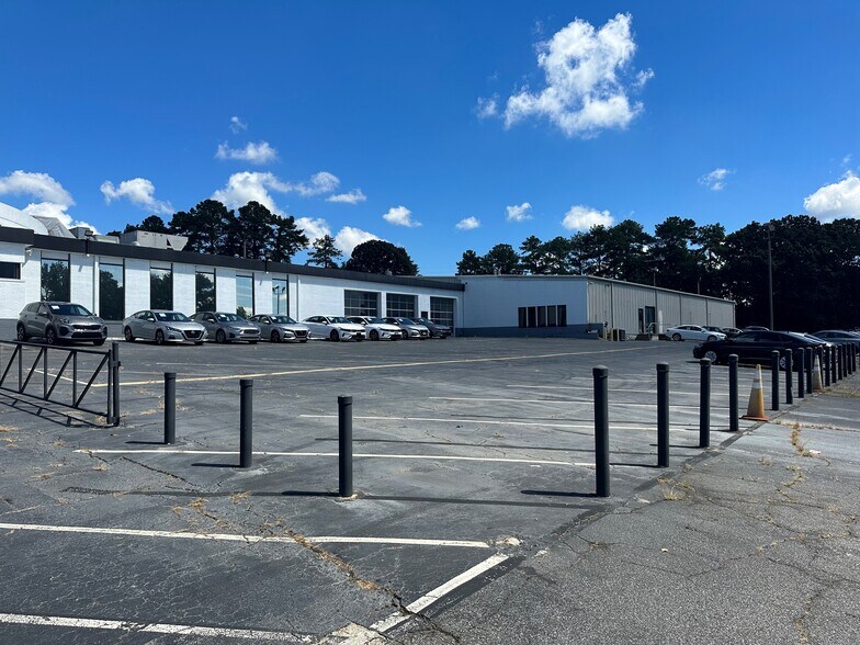 More Photos Of 687 Cobb Pky S, Marietta Freestanding For Sale