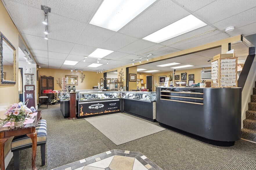 More Photos Of 12 Lindell Ave, Leominster General Retail For Sale