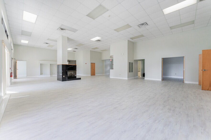 More Photos Of 37104 Clinton Ave, Dade City Office For Lease