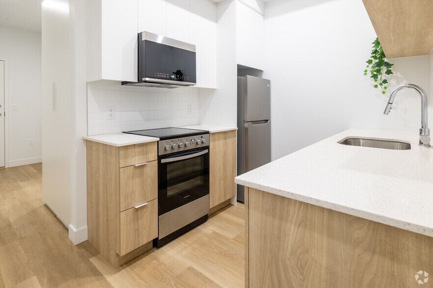 More Photos Of 1230 Rue Bishop, Montréal Apartments For Sale