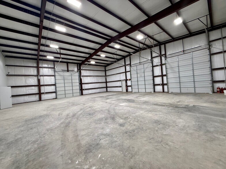 More Photos Of 2001 Westar Rd, Midland Warehouse For Lease