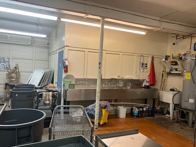 More Photos Of 4500 West Ave, San Antonio General Retail For Lease