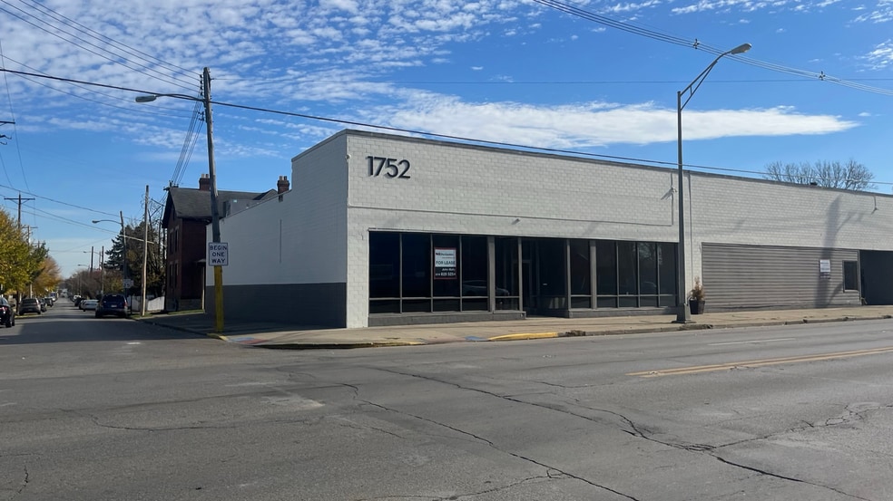 More Photos Of 1752-1776 S High St, Columbus Freestanding For Sale