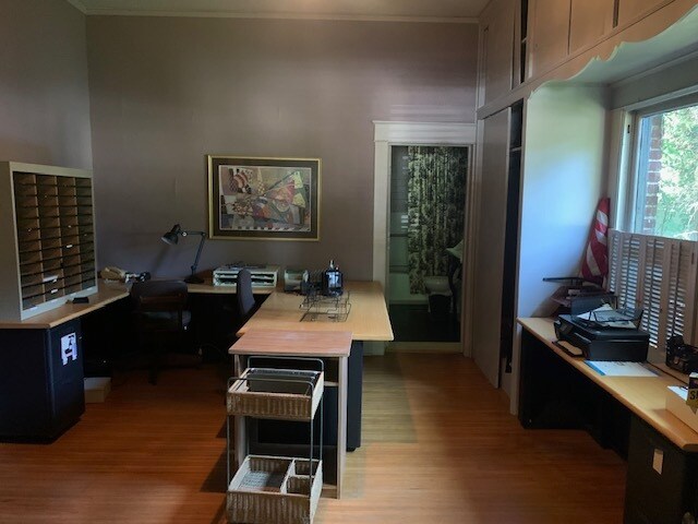 More Photos Of 103 W Stone Ave, Greenville Office For Sale