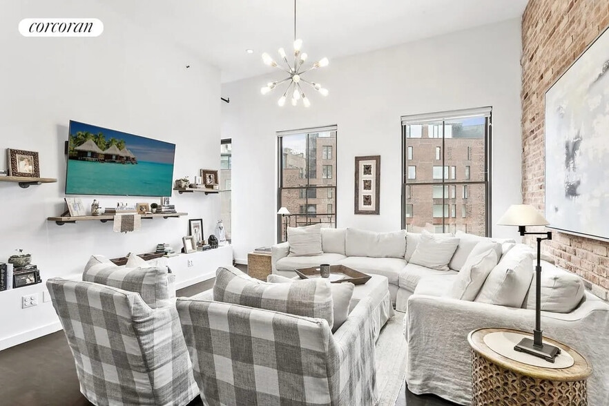 More Photos Of 279 Church St, New York Storefront For Sale