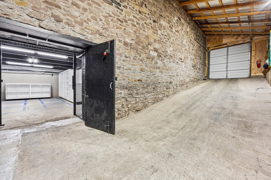 More Photos Of 227 West Ave, Albion Town Orleans Flex For Lease