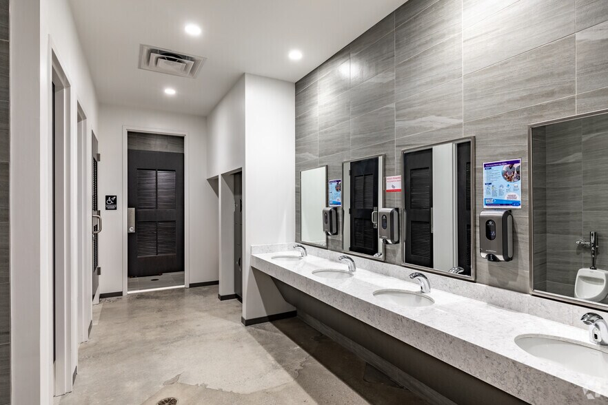 More Photos Of 5616 Peachtree Rd, Atlanta Loft Creative Space For Lease