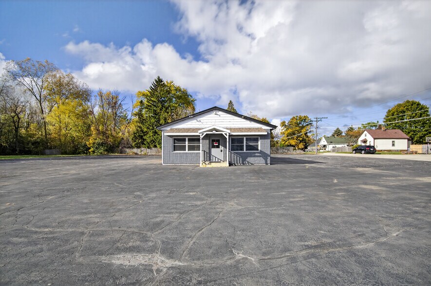 More Photos Of 4418 Douglas Ave, Racine Auto Dealership For Sale