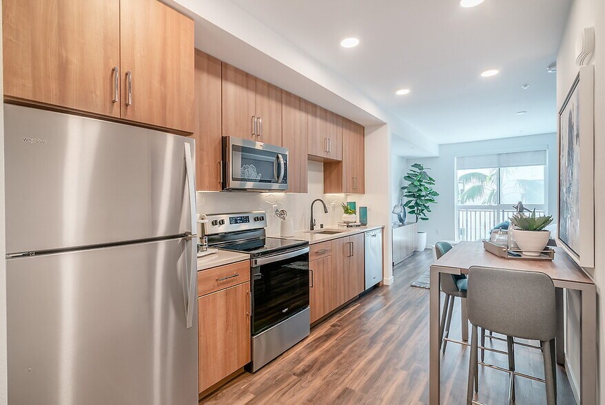 More Photos Of 6240 W Sunset Blvd, Los Angeles Apartments For Lease