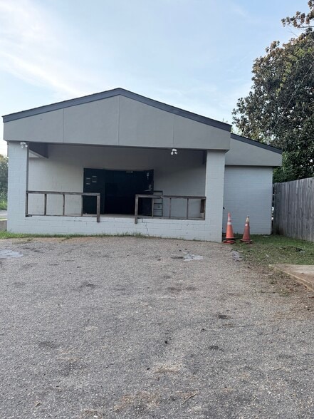 More Photos Of 1105 W Tharpe St, Tallahassee Freestanding For Lease