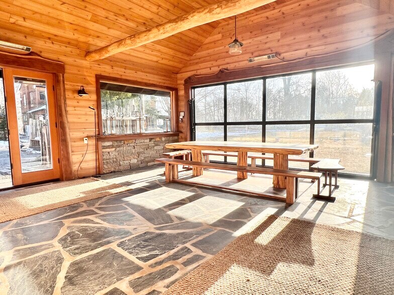 More Photos Of 62 Mount Pleasant Rd, Columbia Specialty For Sale